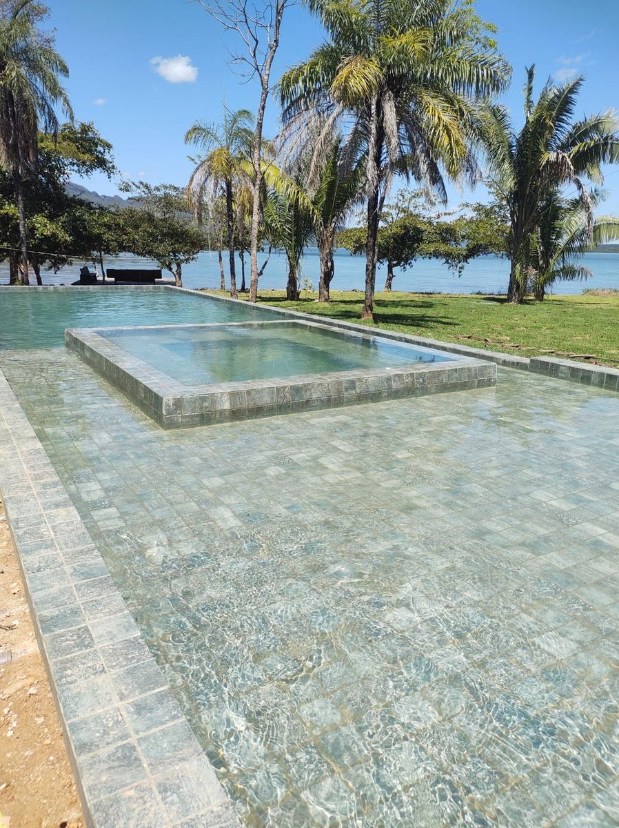 Projeto Emporium: piscina com borda infinita e vista pra lagoa em Palmas - TO